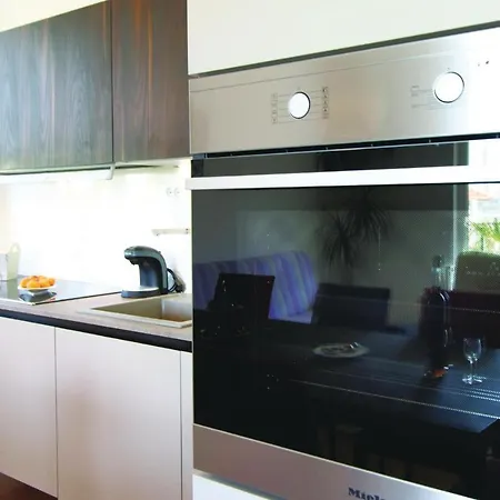 1 Bedroom Stunning In Kastel Gomilica * Kastela