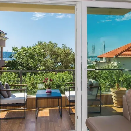 Apartment 1 Bedroom Stunning In Kastel Gomilica Kastela