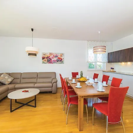 Apartment 1 Bedroom Stunning In Kastel Gomilica *