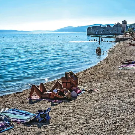 Apartment 1 Bedroom Stunning In Kastel Gomilica Kastela